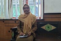 Plt. Kepala Bidang Pemberdayaan DPMD Sampang, Zubaidah, saat di wawancara di kantor DPMD Sampang