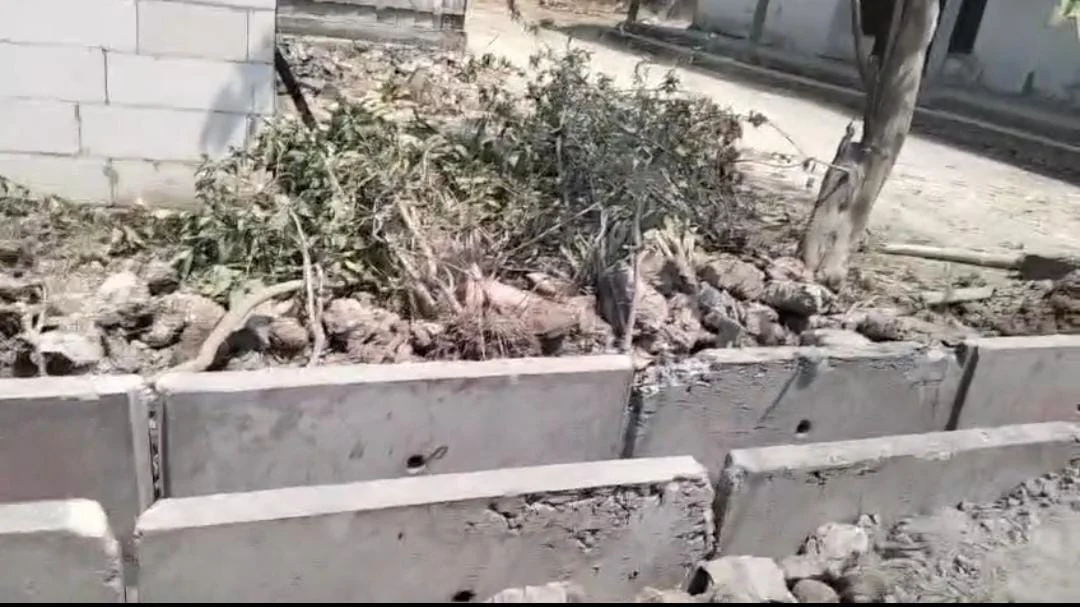 Diduga Pakai Beton Non-Pabrikan, Proyek Jalan Madupat-Omben Senilai Miliaran Rupiah Disorot