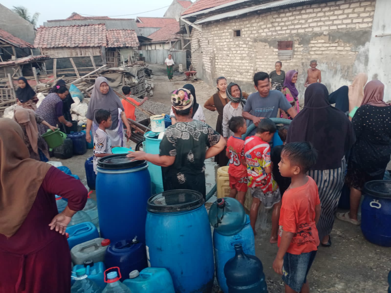 Krisis Kekeringan, FSS Salurkan Satu Juta Liter Air Bersih, Sasar 7 Kecamatan