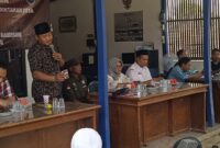 Keterangan foto. Ketua BPD Banyumas ketika menyampaikan aspirasi dari masyarakat.Sumber gambar: Wirno