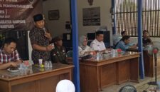 Keterangan foto. Ketua BPD Banyumas ketika menyampaikan aspirasi dari masyarakat.Sumber gambar: Wirno