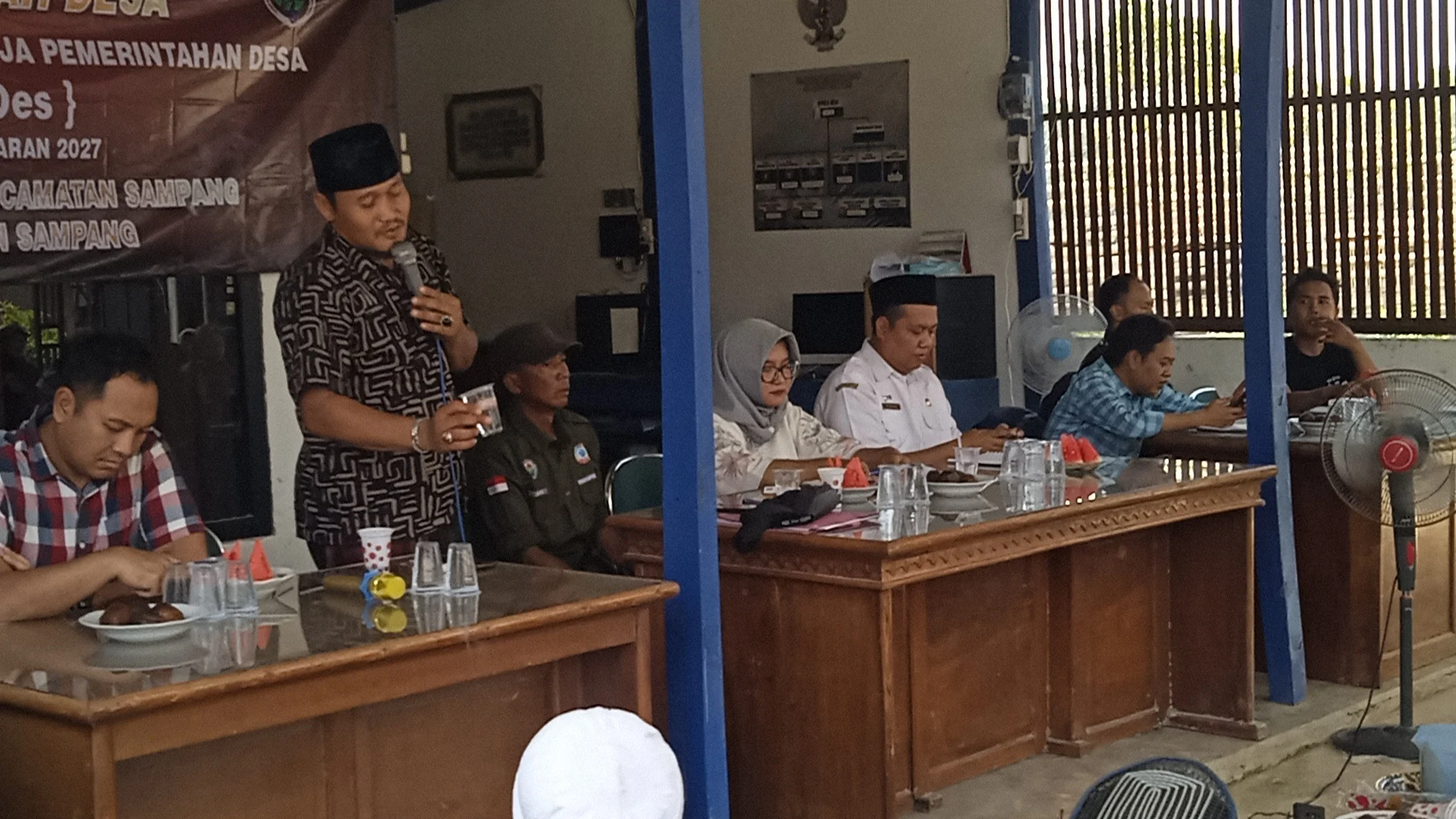 Keterangan foto. Ketua BPD Banyumas ketika menyampaikan aspirasi dari masyarakat.Sumber gambar: Wirno